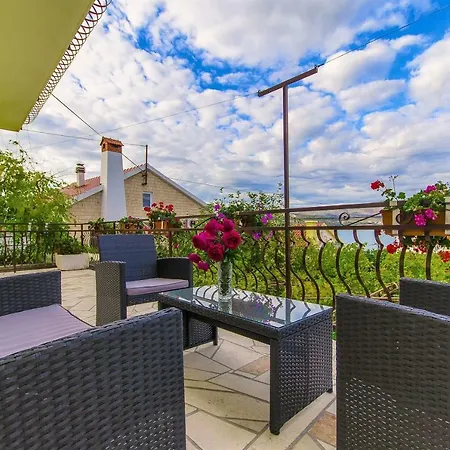 House Marija بيت للعطل تروغير